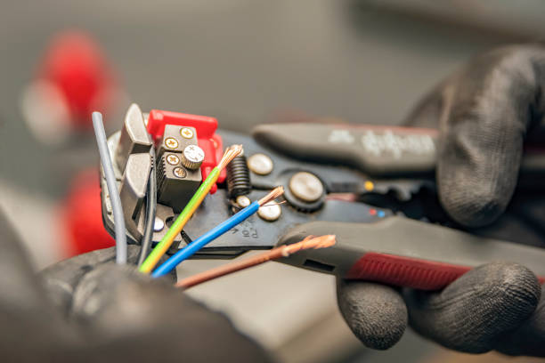 Best Licensed Electrician  in Claymont, DE